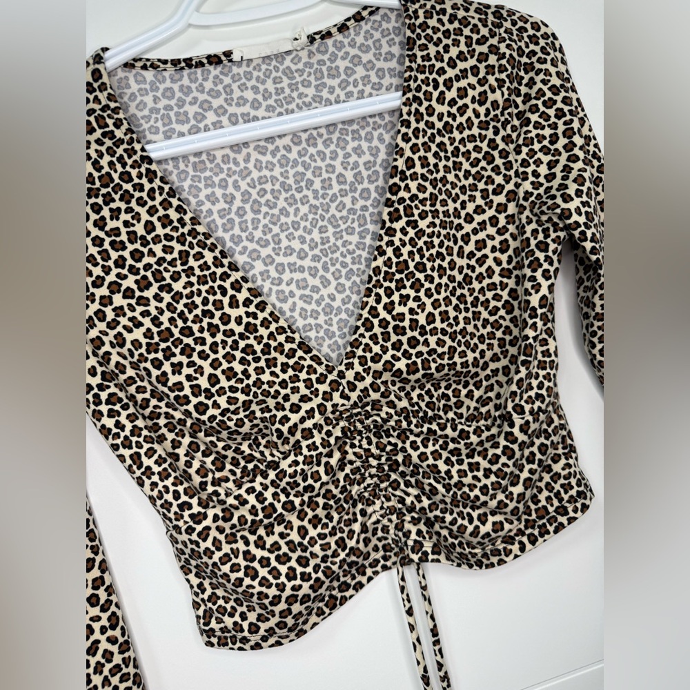 Long sleeve deep v neck leopard print top with scrunch ruching